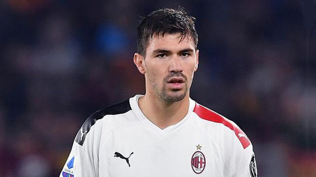 Romagnoli wróci dopiero na derby Mediolanu? Kapitan trenuje indywidualnie