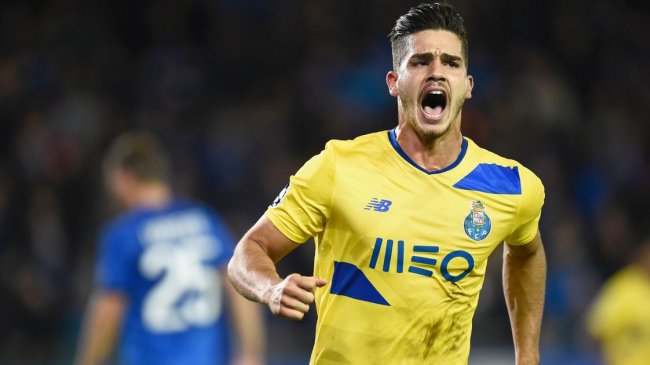 Spotkanie Milan - Mendes. Na tapecie James Rodriguez i Andre Silva