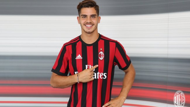 Andre Silva odwiedził drużynę Milanu w hotelu w Sewilli