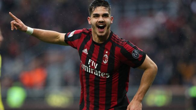 Andre Silva znowu daje zwycięstwo! Było gorąco: Milan - Chievo 3:2!