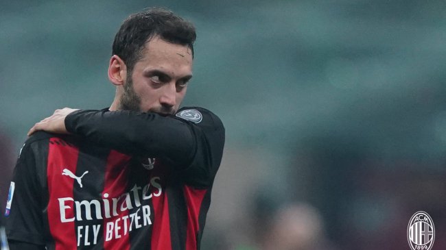 Problem z drugą linią na Lazio. Calhanoglu zostanie cofnięty?