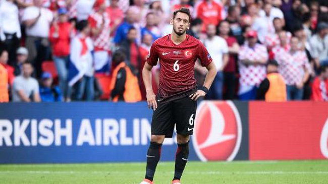 Calhanoglu rozegrał w kadrze pełne 90 minut jako kapitan. Spadek Turcji w Lidze Narodów