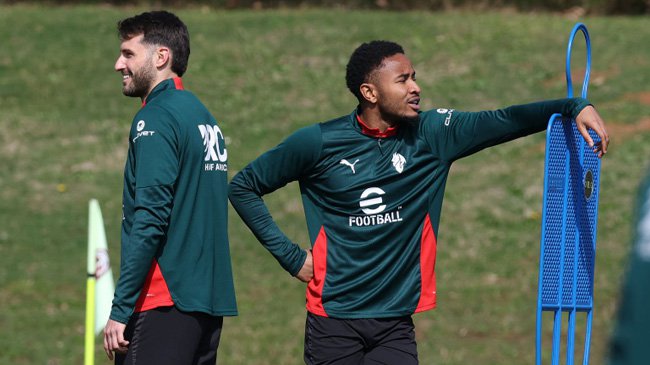 Milan – Cagliari. Modrić wraca do wyjściowej jedenastki. Duet Nkunku – Gimenez w ataku