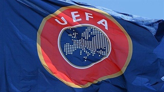 UEFA: Zaszczepieni piłkarze i sztab szkoleniowy zwolnieni z wykonywania testów